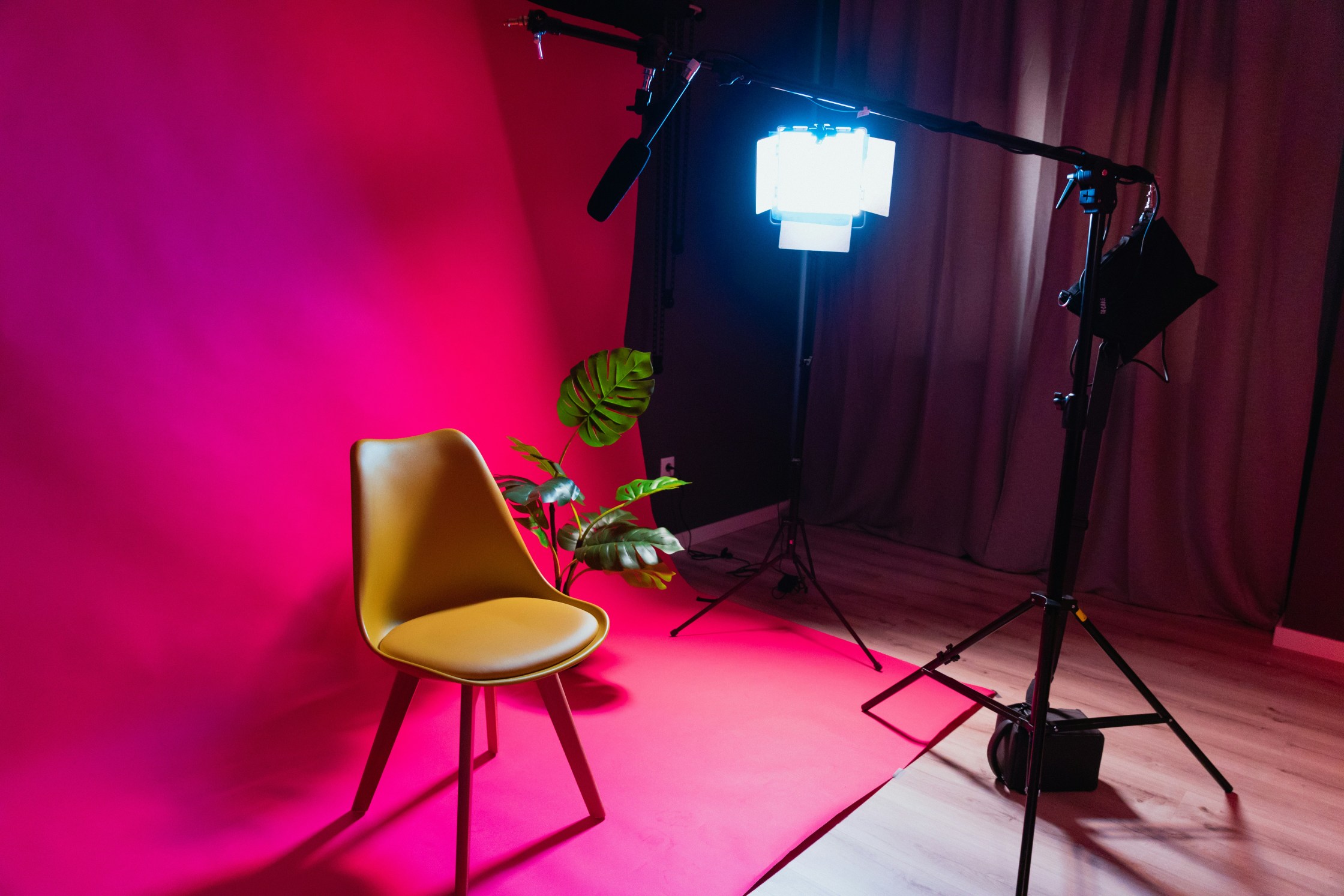 interview setup, empty chair, led lighting, stand boom audio setup